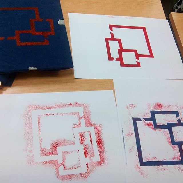 #rediseñando y haciendo nuevas #pruebas de #color y #orientación con nuestro #logo