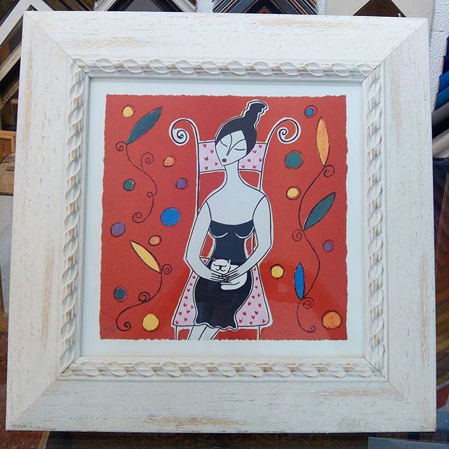 Seguimos con la #nueva #colección de #grabados y #litografías En éste caso hemos elegido una #moldura decapada con #textura #rústica con forma #piramidal y una cenefa #trabajada en su parte interior para llevar hacia delante la #obra#barcelona #fortpienc #marco #hechoamedida #diy #cuadro #decoración