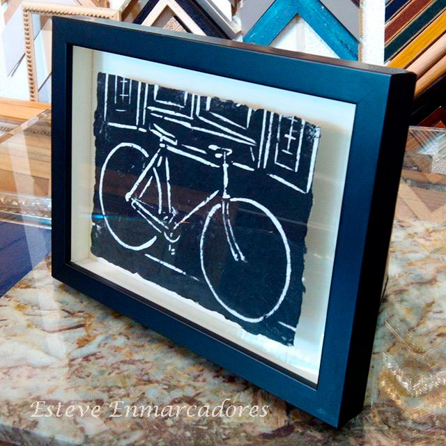 Xilografía bicicleta enmarcada al aire - Esteve Enmarcadores Xilografía bicicleta enmarcada al aire - Esteve Enmarcadores