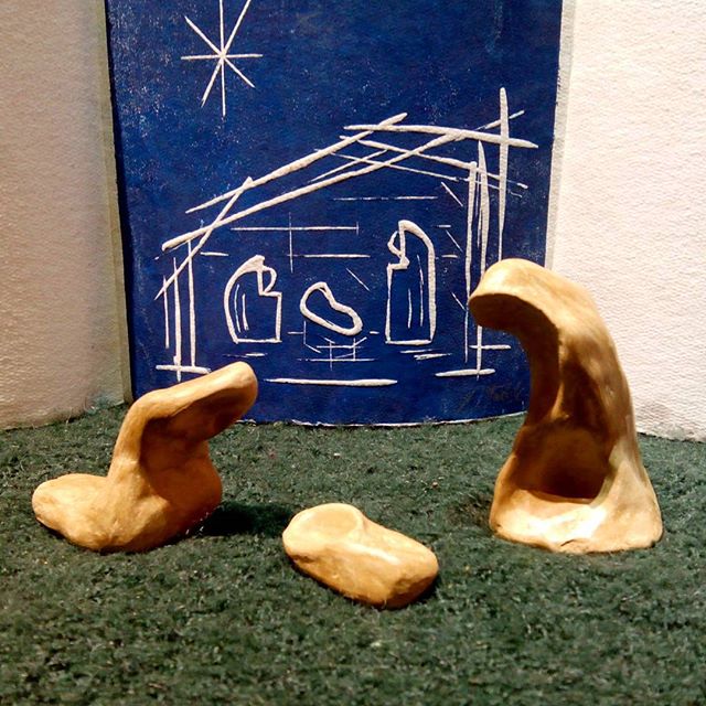 Día muy especial #nochebuena ... Figuras de #barro #moldeadasamano acompañadas de un #grabado estampado sobre #papelhechoamano El #arte y la #artesanía de la mano...Vayan los mejores deseos para todos nuestros #followers y #artistas #enmarcadores #galeristas #amigos#barcelona  #fortpienc #igersbarcelona