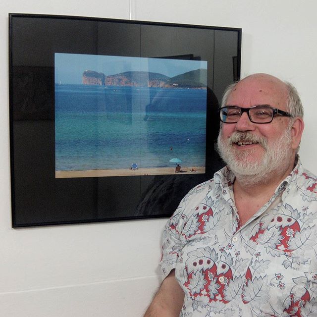Nuestro #amigo y #fotógrafo Joan Mayoral inaugurando su #exposición sobre L'Alger  #Cerdeña en el C.C. La Sedeta de #barcelona  Son #fotos que transmiten su #pasión por la #isla#arte #artesanía #fotografía #experiencias