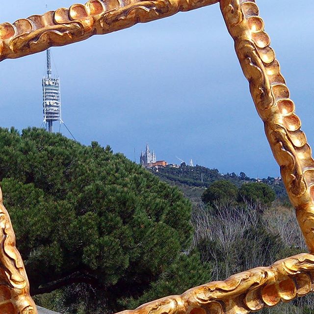 Sin #comunicación no funcionamos... #torredecollserola en la montaña del #tibidabo #barcelona A nuestro #marco #hechoamedida le gusta respirar desde allí#arte #artenatural #airelimpio #igersbarcelona