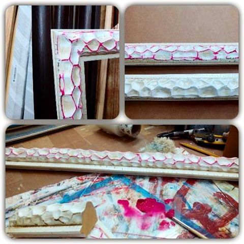 Transformando y #personalizando una #moldura para un #marcohechoamedida y acoplarlo a un #espejo Un acabado único para una #casa única.#arte ##artesanía #colores #decapados #personalidad #hechoamano #decoración #barcelona #fortpienc #igersbarcelona