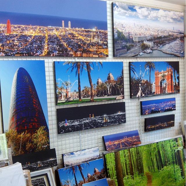 Toca cambio de pared : #fotos de #barcelona impresas sobre #tela y montadas en #bastidor Es dificil elegir entre tantas vistas y rincones. #arcodetriunfo #portvell #torreagbar #palaciodejusticia #fortpienc #igersbarcelona #fotografía #arte #artesanía
