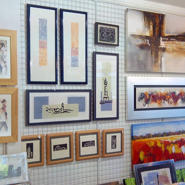 Hoy #sábado cambio de #cuadros en la pared: #grabados y #pinturasaloleo#arte #artesanía #originales #obragráficaoriginal #decoración #barcelona #fortpienc