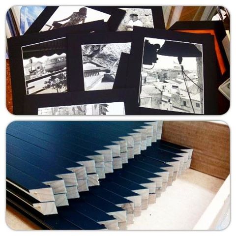 Preparando la próxima #exposición del #fotógrafo Joan Mayoral de #fotos en #blancoynegro de #alger en la isla de #Cerdeña , con su #marcoamedida y paspartout #negro#arte #artesanía #barcelona#fortpienc  #hechoamano