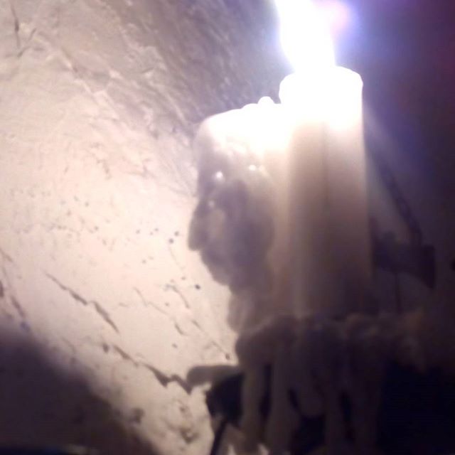 #caprichos de una #vela Aquí no ha intervenido la mano del hombre... Quién será ?? ;-)#artenatural #arte #figuras  #cara  #cera #parcnaturaldelsports