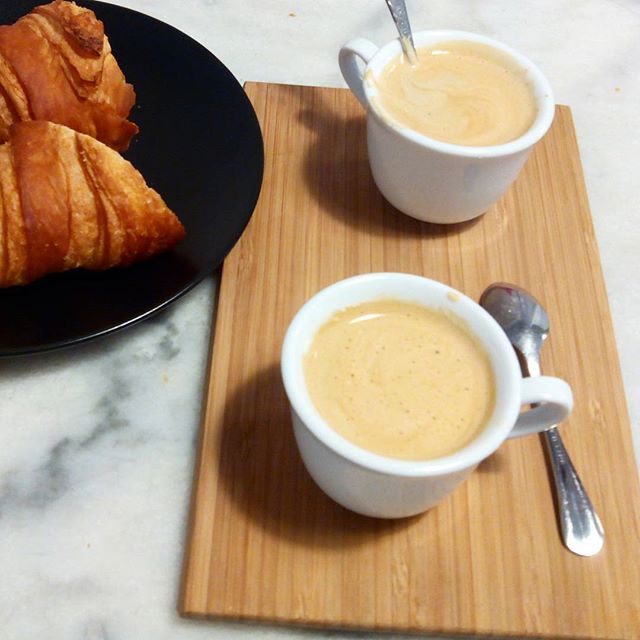 Qué bien se empieza una #mañana de #domingo compartiendo el rico #café de @bakerybcn Y ya estamos en #primavera ;-)#arte #cocina #barcelona