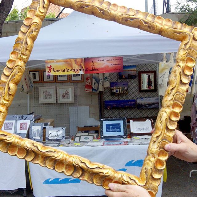 Vuelve a salir de paseo nuestro #marcohechoamedida  y se instala en la 4a Fira del mar durante este såbado en la #vilaolimpica en #barcelona#arte #artesanía #grabados  #papelhechoamano #fotografía #hechoamano