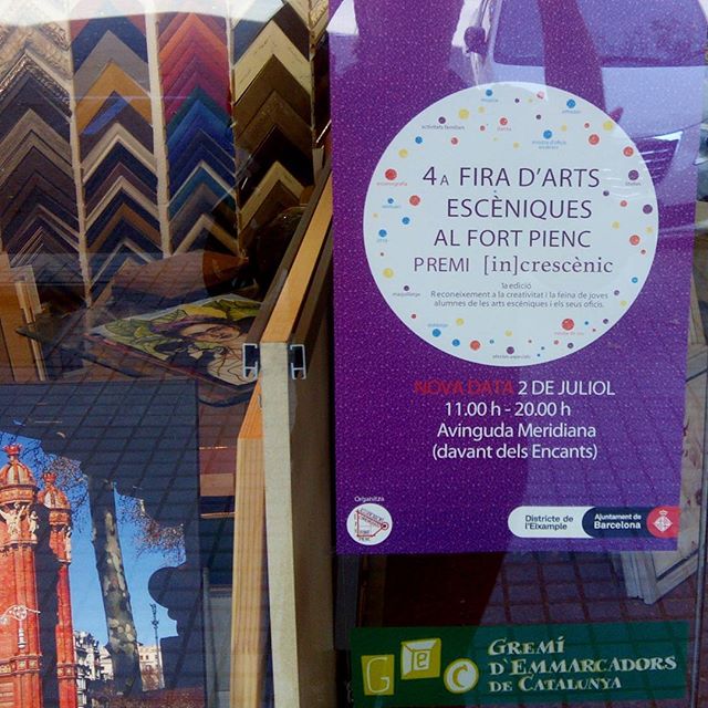 Fira d'Arts escènicas. Allí estaremos este Såbado, en la Avda. Meridiana al lado de la #plazadelasglorias y los #encantsvells Todo el día.#arte #artesanía #grabados #papelhechoamano #diy #librosenblanco #deunoenuno #marcosamedida #únicos #decoracionesartesanales #maderadeolivo #fotografía#barcelona #fortpienc
