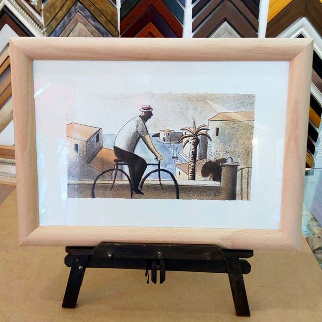 La #sencillez y la #calidad es, a veces, la mejor combinación para conseguir resaltar una #litografía de #didierlourenco En este caso un #marcoamedida chapado con #erable natural y un fondo en #blancoroto y #phneutro son perfectos.#arte #artesanía #deunoenuno #obragráficaoriginal #decoración #barcelona #fortpienc