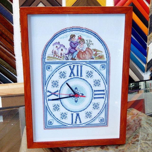 Punto de cruz con reloj