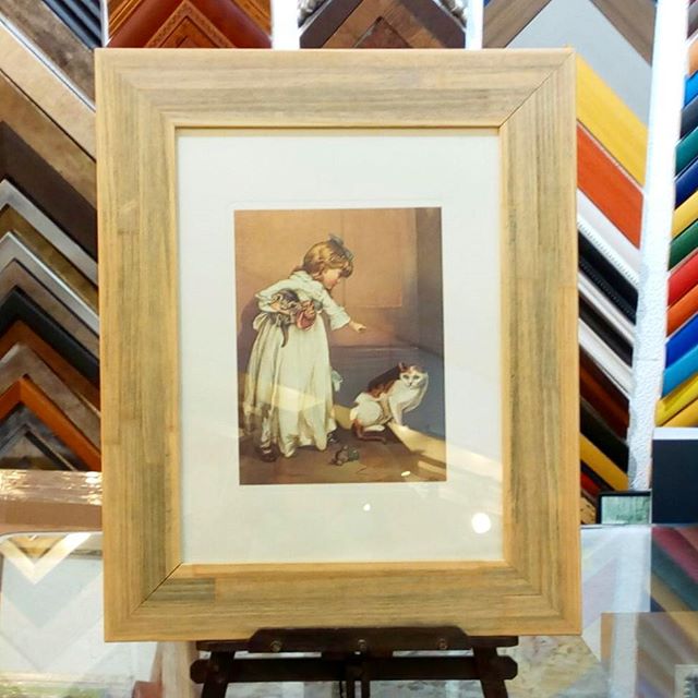 Lámina vintage. Niña con gatos