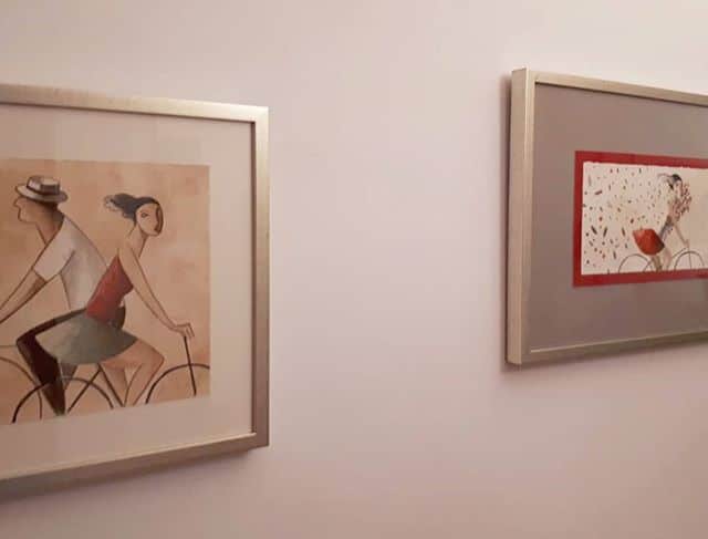 Litos de Didier Lourenço enmarcadas y colgadas