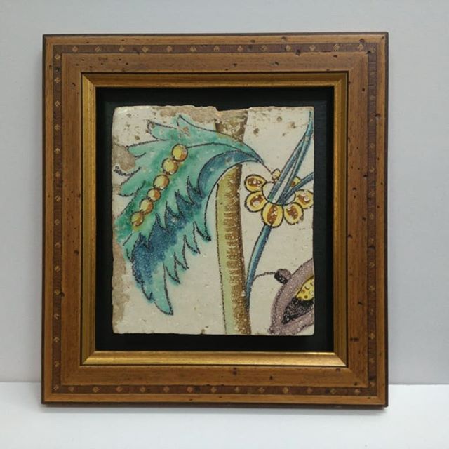 Baldosa antigua con marquetería