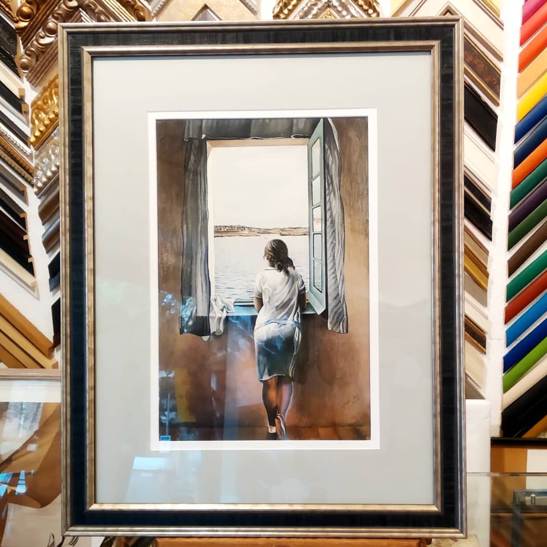 Cómo enmarcar lámina de Dalí