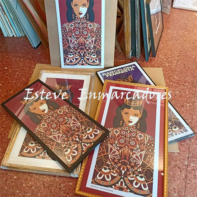 Carteles enmarcados con estilos diferentes