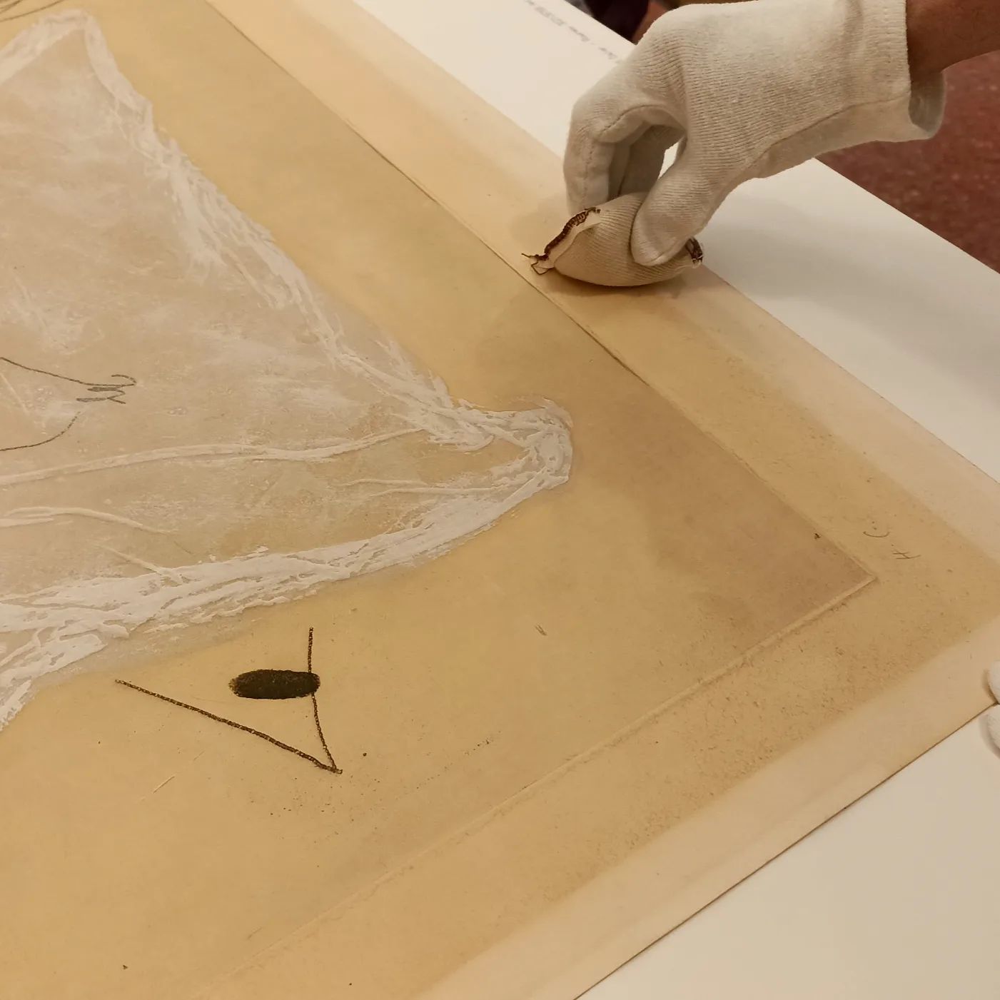 Limpieza del papel de un grabado