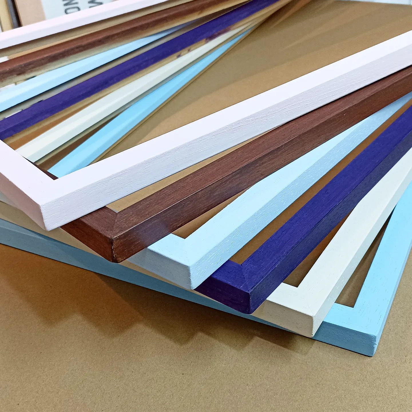 Colores personalizados para decorar molduras