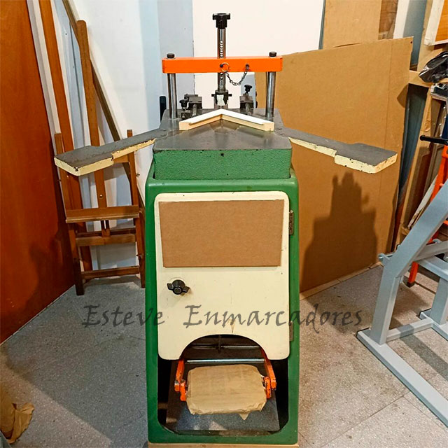 Máquina para ensamblar marcos