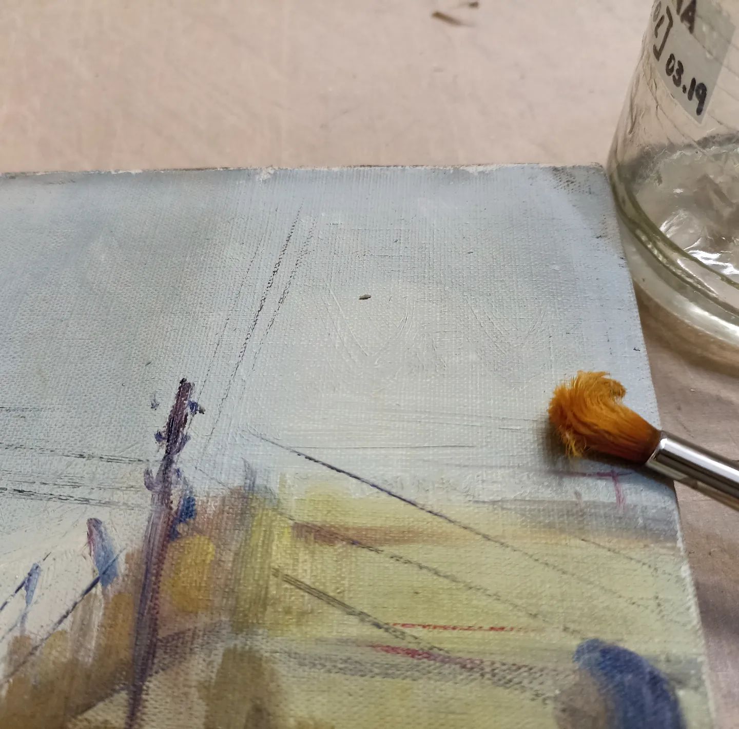 Proceso de limpieza de pintura al óleo. Se aprecia la zona izquierda donde todavía no se ha intervenido, con su capa de suciedad intacta. A la derecha, primera fase acabada.-#arte #artesanía #hechoamano #deunoenuno #restauración #limpieza #pinturaaloleo #conservacion #recuperación#40aniversario