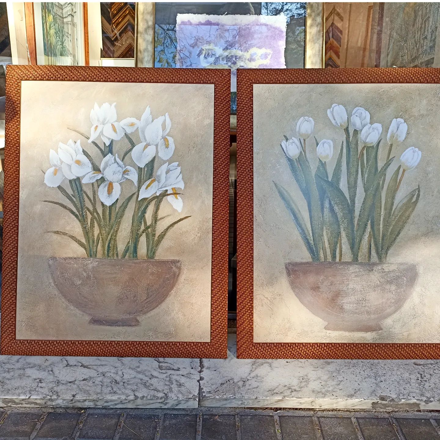 Cuadros para decoración. Láminas enmarcadas a medida de 69 x ,89 cm de medida exterior con moldura de 5cm de ancho simulando mimbre en tonos tostados. . #arte #artesania #hechoamano #deunoenuno #marcosamedida #decorar #enmarcarte #reproducciones #láminas #flores#40aniversario